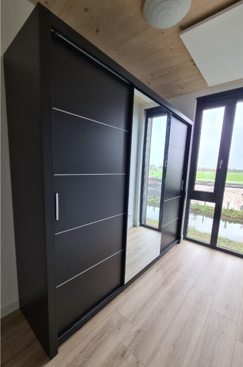Kledingkast zwart met spiegel 250 cm breed - montageservice